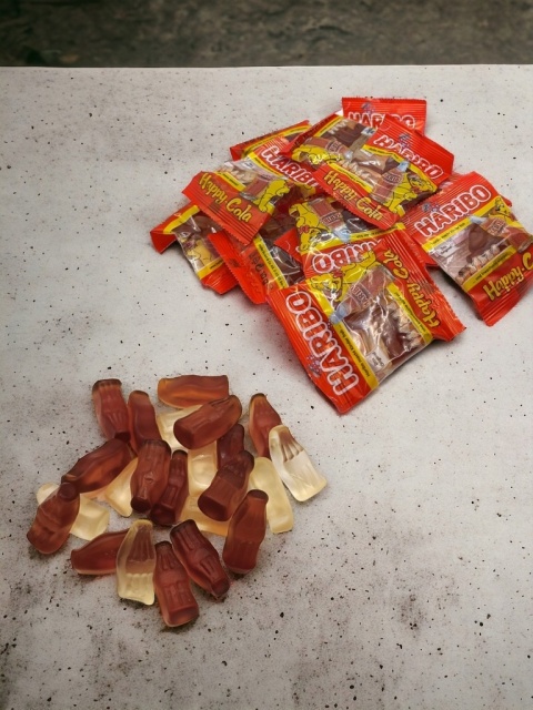 Żelki Haribo Happy Cola 100 mini torebek 980g Żelki Haribo Happy Cola 100 mini torebek 980g